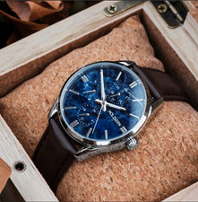 Holzkern Uhr Sodalith, Blau