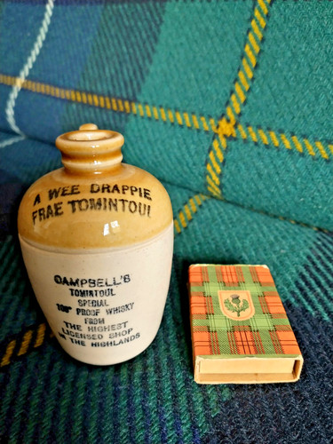 Wee drappie frae - a,