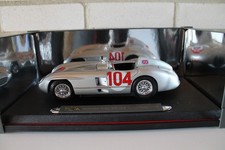 Maisto Premiere Edition Mercedes-Benz 300 SLR Targa Florio 1955 incl. Display