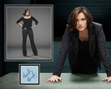MARISKA HARGITAY SIGNIERT LAW