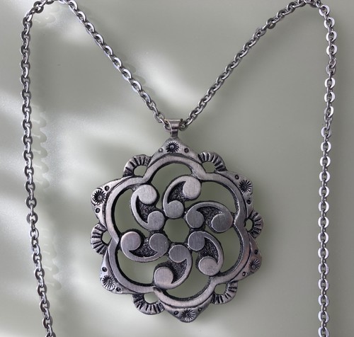 Vintage anhänger mit kette - anhänger,