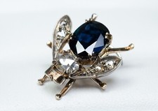 750 Gold - antike Fliege /Insekt-Brosche - 0.35 ct Diamanten - 1.40 ct Saphir