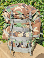 US Army Field Pack Large Woodland mit internen Rahmen