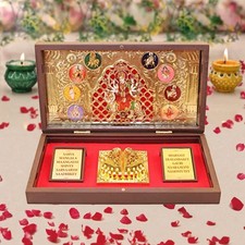 Vergoldete Nav Durga Maa Gott