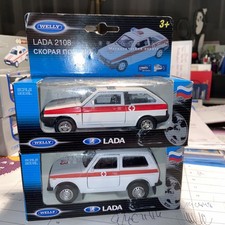 2 Russische Ambulanzfahrzeuge