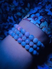 Hackmanit Stretch Armband Naturstein UV Licht reaktiv Heilstein Selten Sodalith