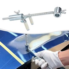 Schreiber perfekt verarbeitet, um Dellen in der Kfz-Blechbearbeitung anzuspreche