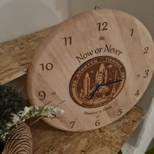 Wanduhr aus Naturholz Graviert " Mission To Mars" 40 Cm Durchmesser. Hobbyarbeit