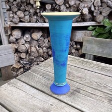 Große moderne blau glasierte