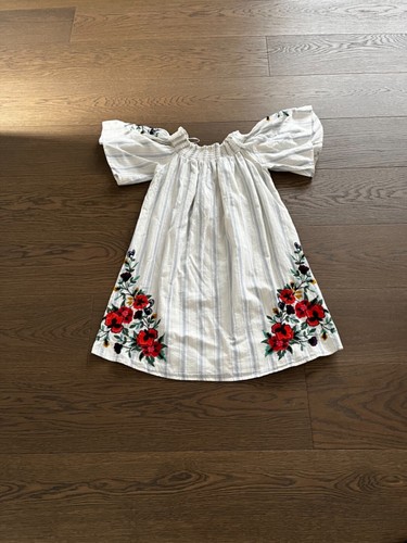 Schönes kleid mit blumen von - schönes,