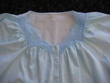 Wunderschönes Nachthemd von Triumph, Hellblau / Türkis, GR. 46 / 48, Spitze