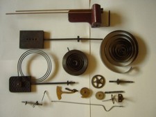 Uhrenteile Konvolut Stabgong Aufzugsfedern Zahnräder Wanduhr Uhrmacher Bastler