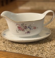 Porcelain Gravy Boat W