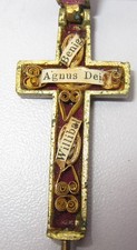 altes Reliquienkreuz 8 Papierreliquien Metallkorpus 19.Jdt.