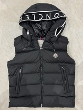 Moncler Daunenjacke ärmellos 