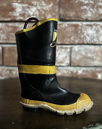 Just the right - shoe,