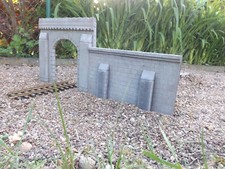 No. 6 Tunnelportal Mauer Beton