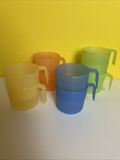 9 Kunststoff Trinkbecher/Tassen mit Henkel stapelbar Camping-Picknick usw.
