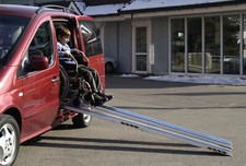 Rollstuhl-Rampe 2500x150 mm aus Aluminium mit Führungsrand faltbar