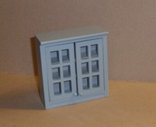 schöner Hängeschrank in blau