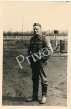 Foto WK II Wehrmacht Soldat Luftwaffe Uniform Portrait Kaserne L1.86
