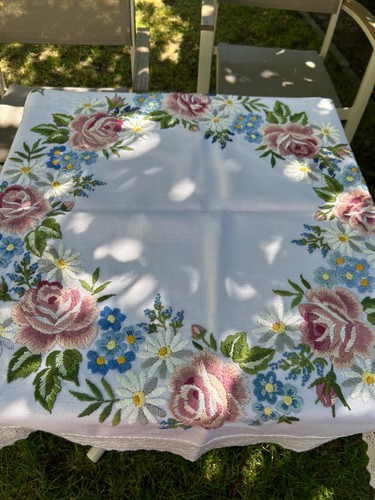 Tischdecke selbst gestickt - tischdecke,