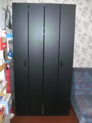 Falttüren-Kleiderschrank