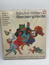Kinder reiten steckenpferde - kinder,