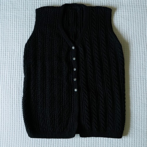 Handgestrickte damenweste - handgestrickte,