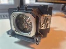 Panasonic Originale Beamer-Ersatzlampe PANASONIC ET-LAV400 Projektorlampe