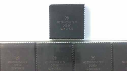 Motorola mc68hc05e0fn bit - mc68hc05e0fn, 8-bit