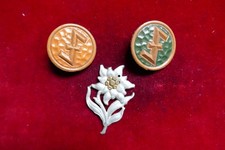 2 orig. Abzeichen WHW Wolfsangel und 1 orig. Mützenabzeichen Edelweiss