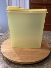 Tupperware Cereal Keeper #1588