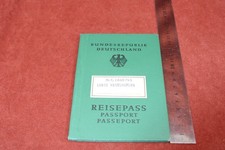 Alter Reisepass BRD einer Frau