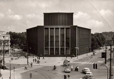 AK Bochum, Stadttheater, Kreuzung Oldtimer Bulli gel. 1966 (Nr. 2840)