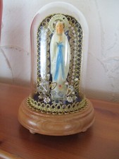 Madonna im Glasdom Wachsfigur