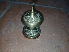 Hotel Glocke Rezeption Theke Bar Schreibtisch Sonnenblumen Messing Bronze antik