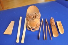 Asiatische Küchenutensilien; handgefertigtes, geschnitztes Essbesteck.