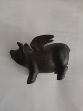 Schwein Mit Flügeln, Metall