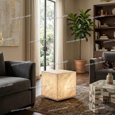 Leuchtender Alabaster Würfel