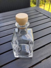 Schöne kleine Flasche mit Kunststoffkorken 0,2 l