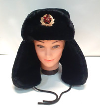 E2) Wintermütze Mütze mit Ohrenschutz Uschanka mit Abzeichen aus China Gr. 60