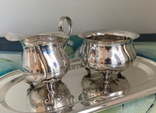 Milch Zucker Set auf Füßchen