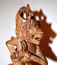 Holz Skulptur Götterbote Asiatika KAMPF -AFFE MIT DRACHE -Feine Schnitzerei
