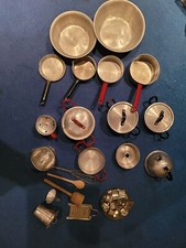 Konvolut-Altes Blechgeschirr, Blechtöpfe, Pfannen, Schüsseln ...für Puppenmutti