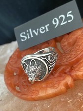 Silberner Wolf heulender