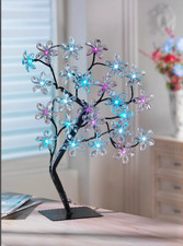 „LED-Baum "Blütenmeer"24 glasklare Blüten-Aufsätze, je mit LED weiß, blau, pink