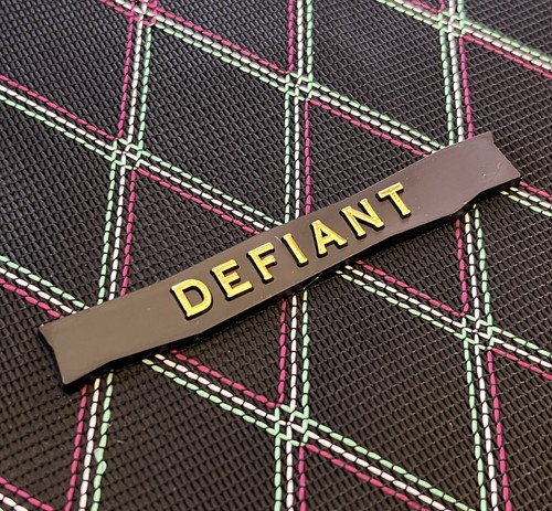 Defiant modell plakette - modell,