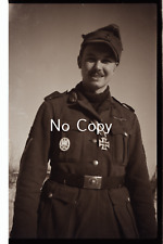 Foto Negativ WK2 Soldat mit EK2 und If. Sturmabzeichen X191.2