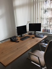 Marken-Schreibtisch eines Dt. Büromöbelherstellers mit Massivholzplatte Eiche